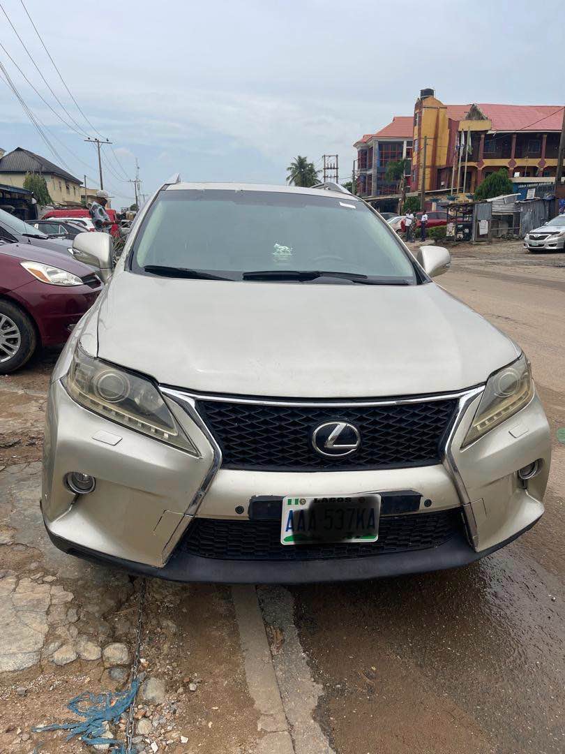 A picture of Lexus Rx350 2013 model Nothing to fix Price 15M WhatsApp