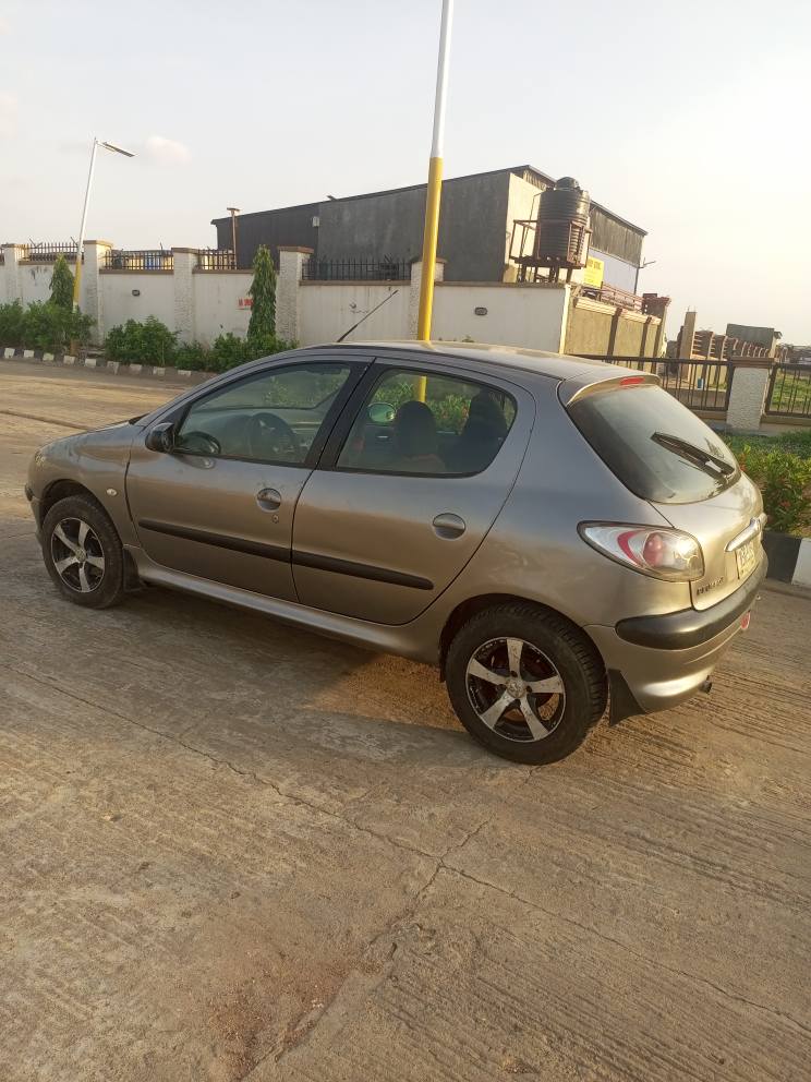 A picture of Dan alimajiri auto O8146111975