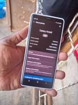 A picture of Samsung galaxy note8 64gb 6gbram cracked and as seen but