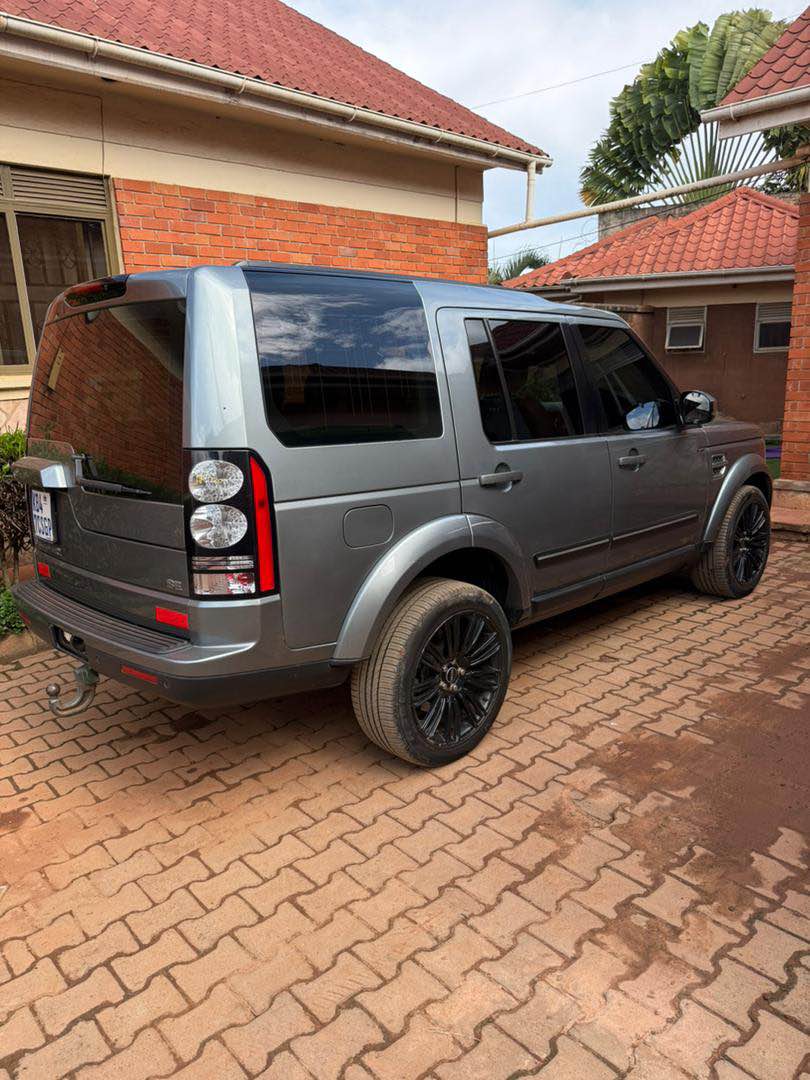 A picture of Land rover 36m