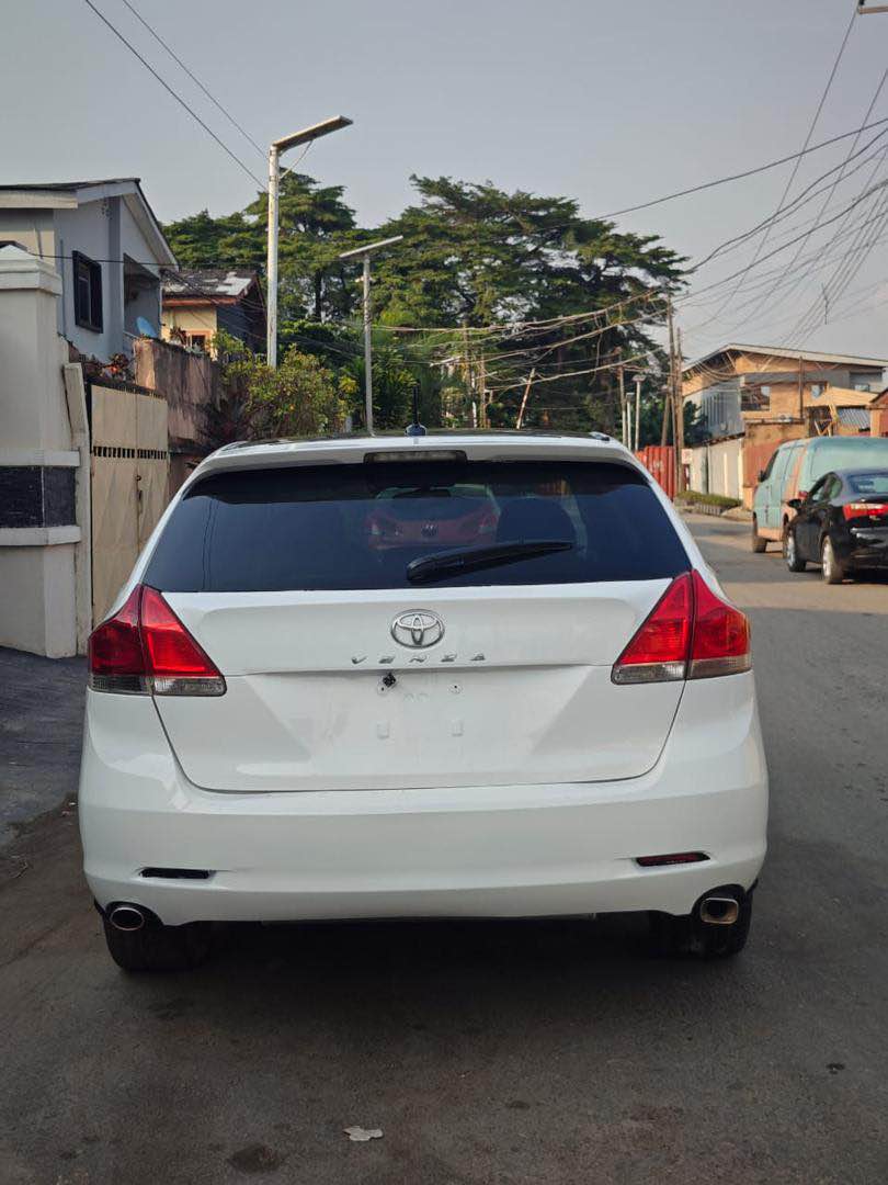 A picture of Toyota venza 2010 XLE Registered 6 plug venza engine Perfect