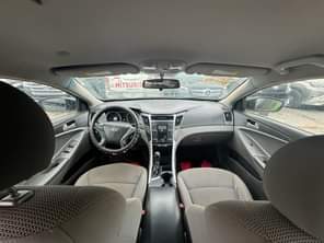 A picture of Hyundai sonata painted once 2011 model Used but unregistered Nothing