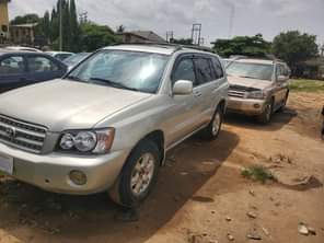 A picture of Registered Toyota Highlander 2003 pure first body pan 2 Rows