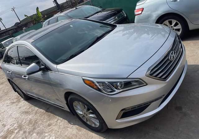 A picture of VEHICLE BRAND Registered 2015 Hyundai Sonata with panoramic thumbstart 13