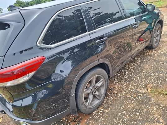 A picture of 2016 toyota highlander Limited