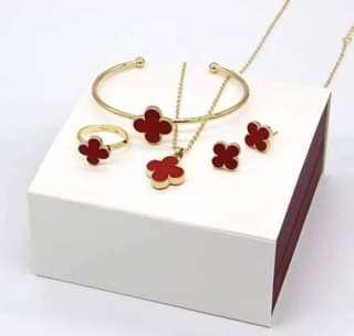 A picture of Cheni hereni pete na bracelet