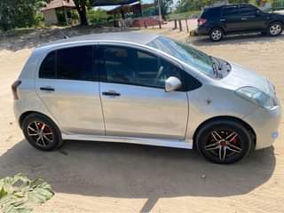 A picture of TOYOTA Vitz new