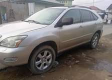 A picture of Rx 330 2005 The ac and interior needs work Apart
