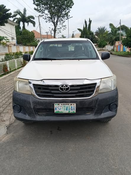 A picture of SUPER SHARP FIRST BODY 2013 TOYOTA HILUX MANUAL TRANSMISSION WITH
