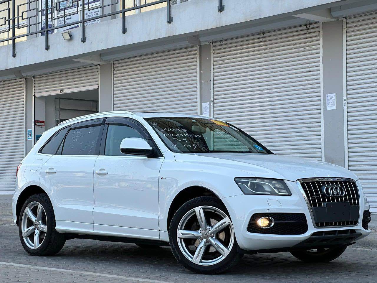 A picture of AUDI Q5 2012