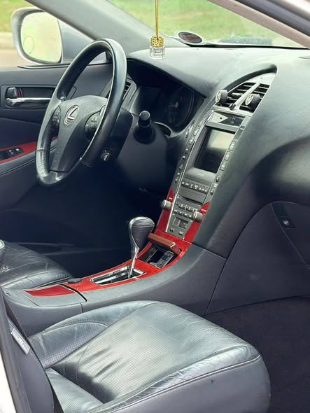 A picture of 2010 Lexus Es350
