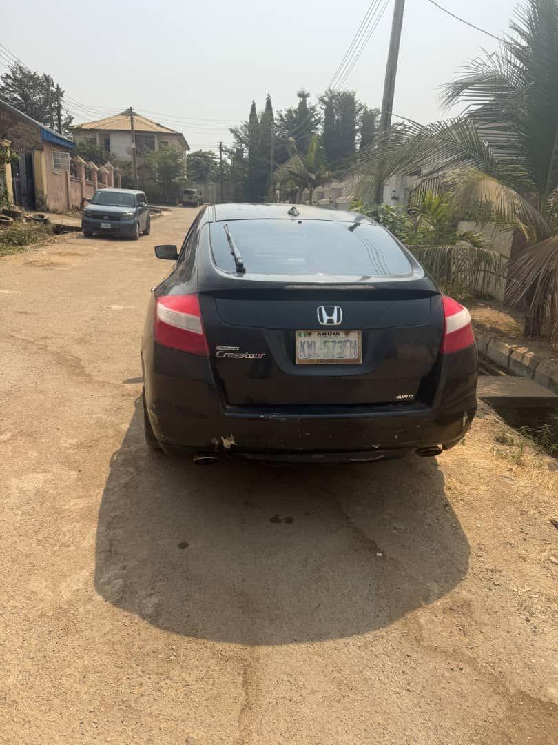 A picture of 2010 First body Honda crosstour