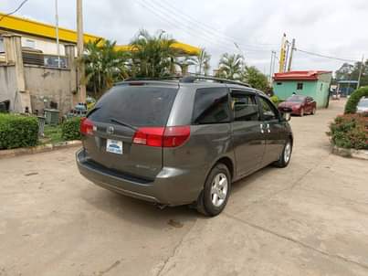 A picture of 2004 Toyota Sienna 2004 Model