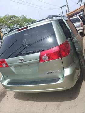 A picture of 2006 Toyota sienna tokumbo Price 8 5m Location Amuwo odofin