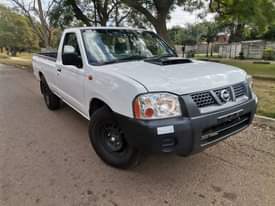 used nissan np300