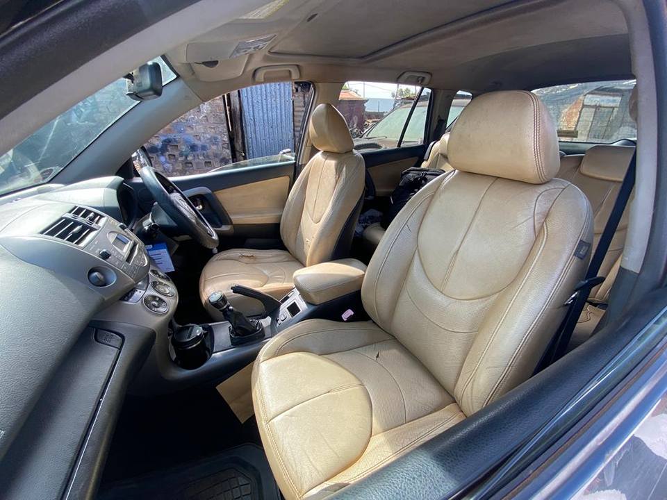 A picture of Toyota RAV4 4WD Diesel Model 7Q1410 P 2008 Manual 6
