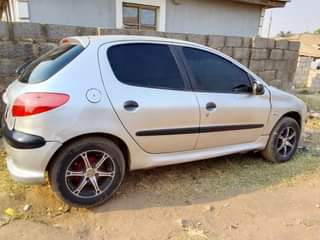 A picture of 2004 Peugeot 206 Ghjj
