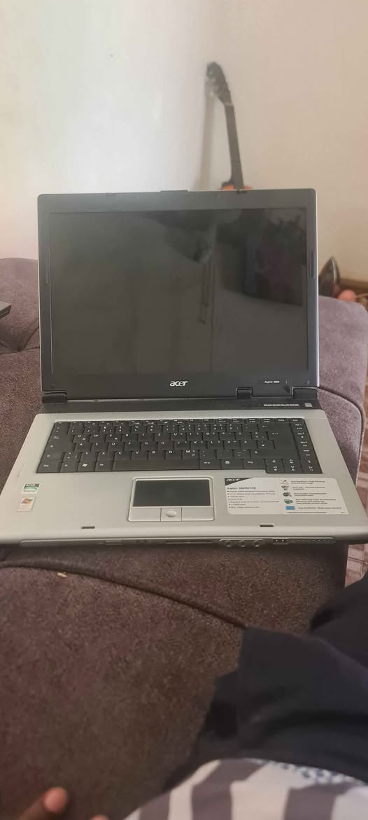 A picture of Acer off no charger no negotiation