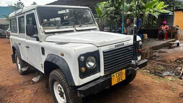 A picture of  Land Over Defender Price 35 milions Year Of Manufuctre2004