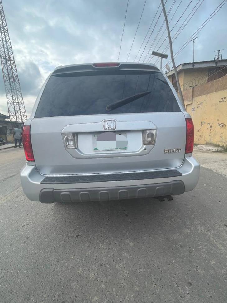 A picture of HONDA PILOT 2005 MODEL REGISTERED SUPER CLEAN CAR NOTHING TO