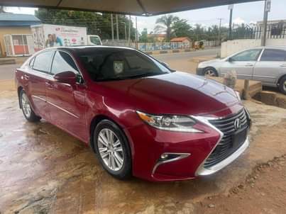 A picture of lexus es350