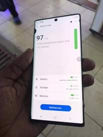 A picture of Samsung Galaxy Note 10 minor crack