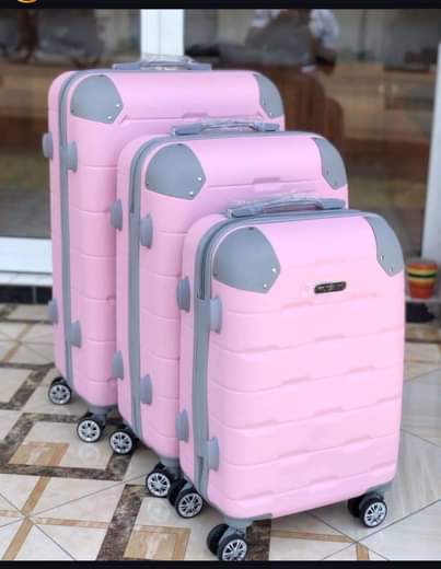 A picture of Bag FULLSET pc 3 bei Tsh 185 000