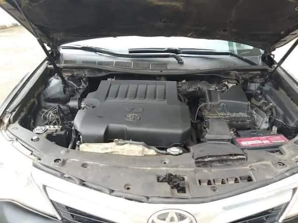 A picture of Belgium standard Toyota Camry 2014 model first body untempered engine