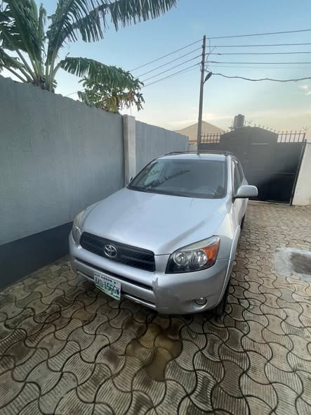 A picture of Toyota rav4 2008