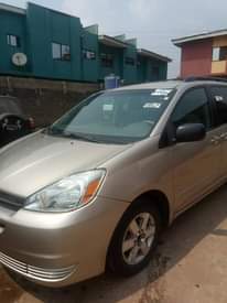 A picture of Toyota sienna 2005 tokunbo