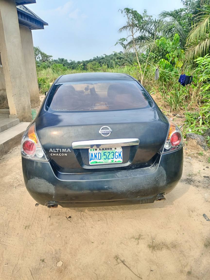 A picture of Urgent sale 2011 Nissan Altima in sharp condition