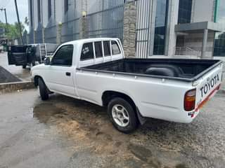 A picture of Toyota hilux Singo engine 5L Gari nzuri sana Bei 19milioni