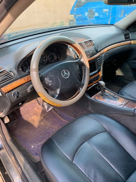 A picture of Mercedes Benz E320