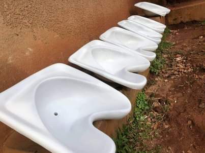 A picture of Salon sinks wig dummies and flower vessels