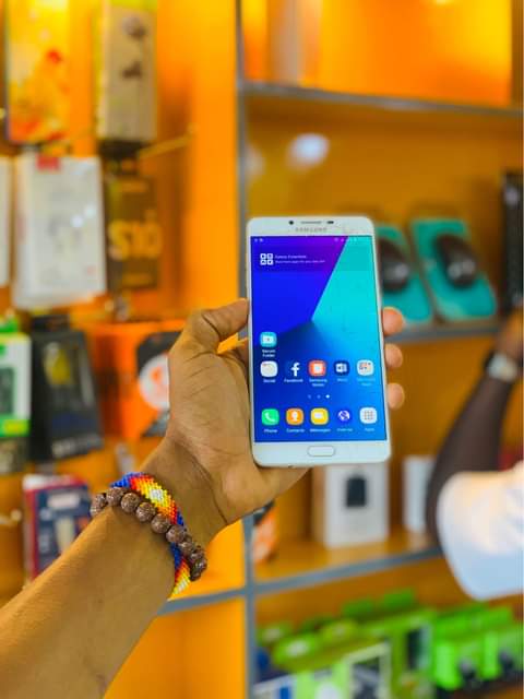A picture of SAMSUNG C9PRO RAM3 64GB