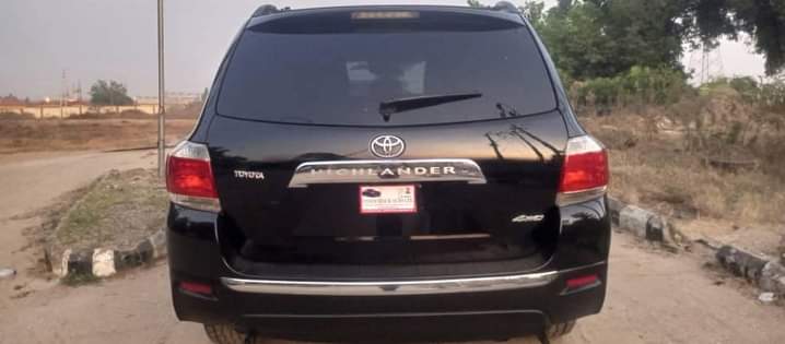 A picture of Tayota Highlander 2012 model
