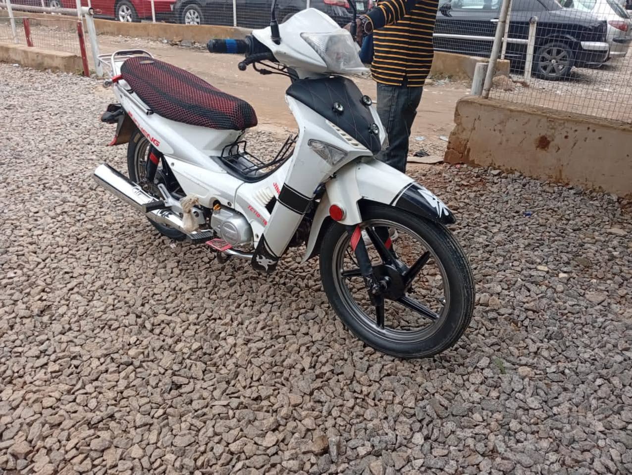A picture of Super sound and clean Jinchen Motor cycle Untermpered Engine new