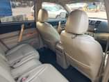 A picture of EXTREMELY CLEAN AND SHARP 9JA USED TOYOTA HIGHLANDER 2008 MODEL