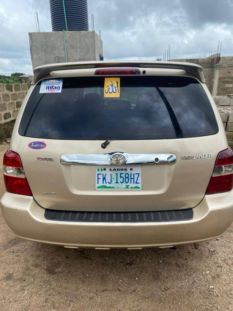A picture of Toyota Highlander 2006