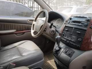 A picture of Toyota sienna 2005 xle Registered
