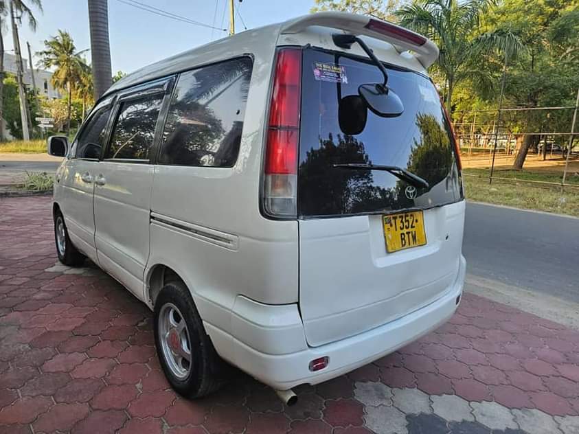 A picture of Call 0689336075 TOYOTA NOAH SR 40 MODEL 1998 ENGINE 3S
