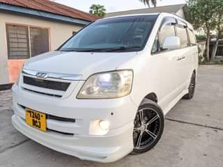 A picture of TOYOTA NOAH NEW SHAPE NAIUZA MIL 7 9 0743435416