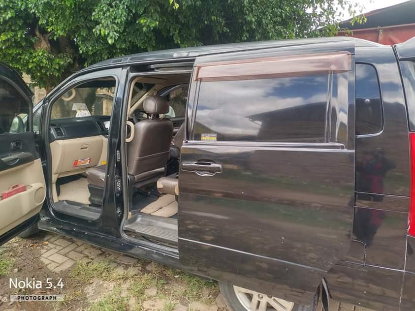 A picture of Nissan Serena Rider