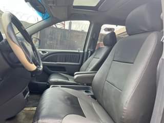 A picture of Honda odyssey 2005 blue