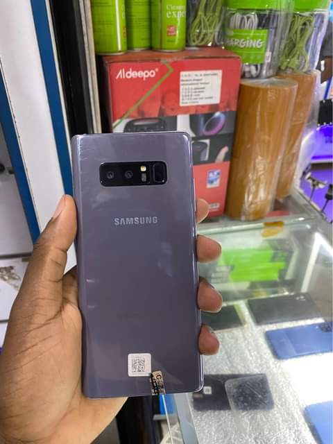 A picture of Note 8 64gb at 280k slight crack