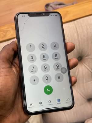 A picture of iPhone Xmax gb256