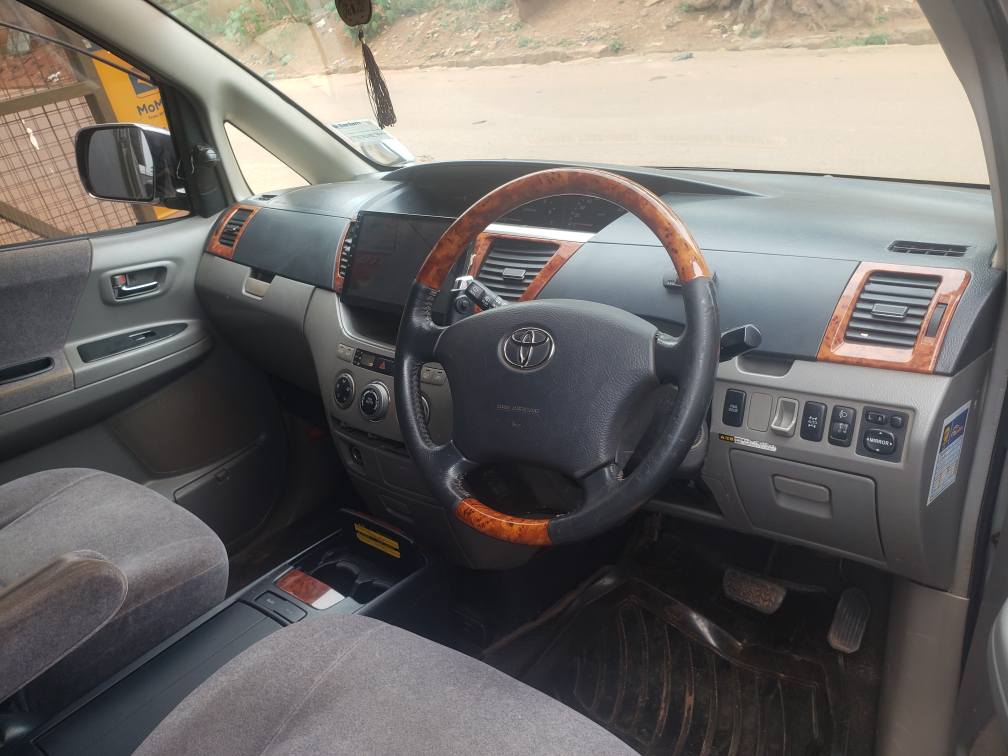 A picture of Toyota noah