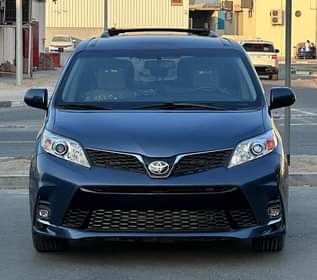 A picture of Toyota sienna Le 2015 for sale contact 971581753040