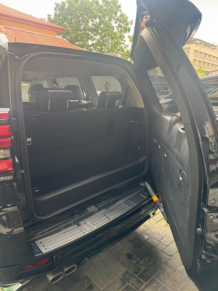 A picture of Toyota land cruiser prado