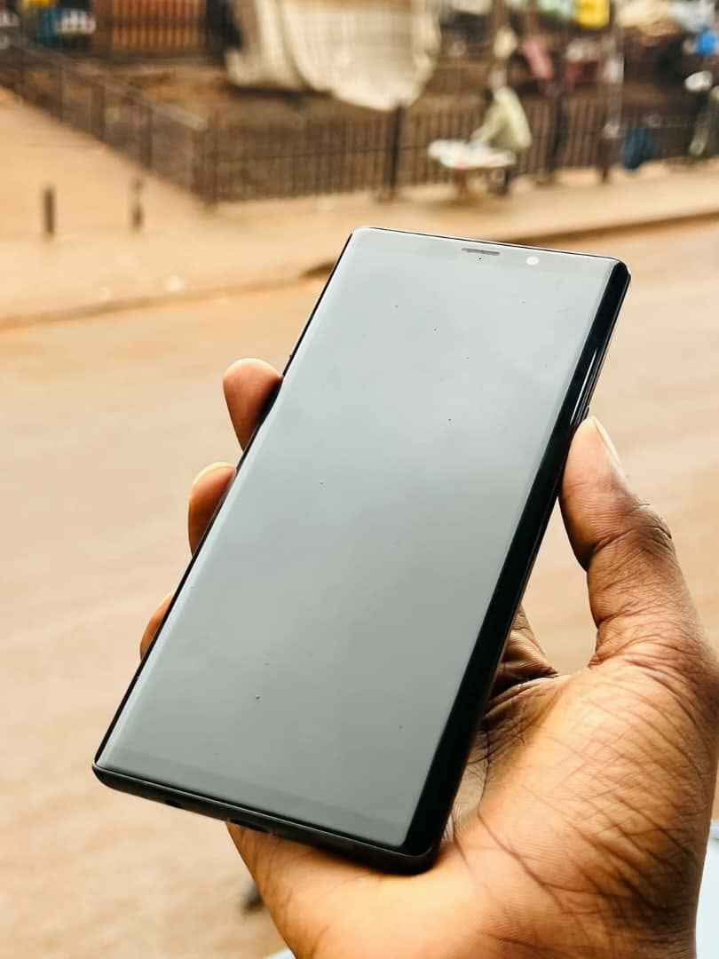 A picture of Samsung note 9 dual sim 512gb